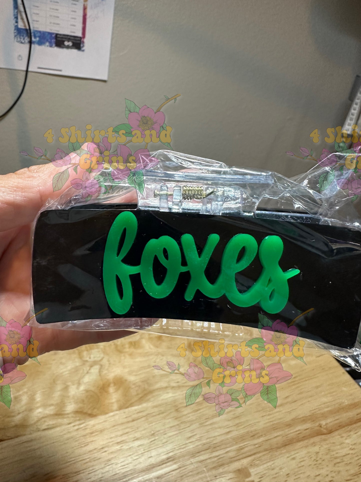 Foxes Hair Claw Clip | Large 4" Acrylic Spirit Claw | Glitter or Matte Green Game Day Hair Accessory | School Mascot Claw Clip for Sports Moms